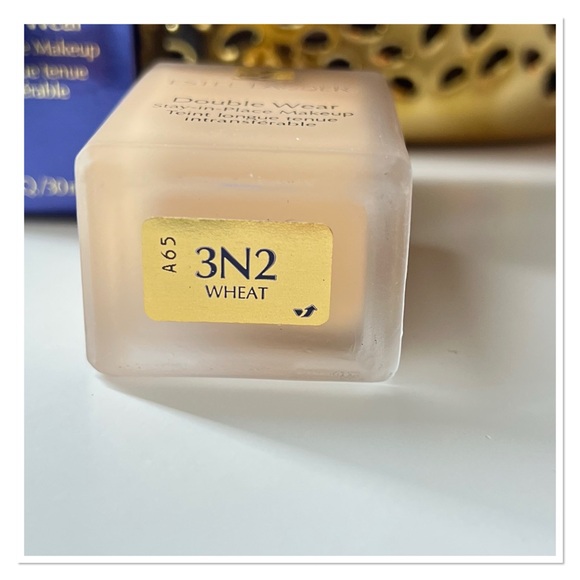 ESTÉE LAUDER Double Wear Stay-in-Place Foundation - Picture 9 of 12